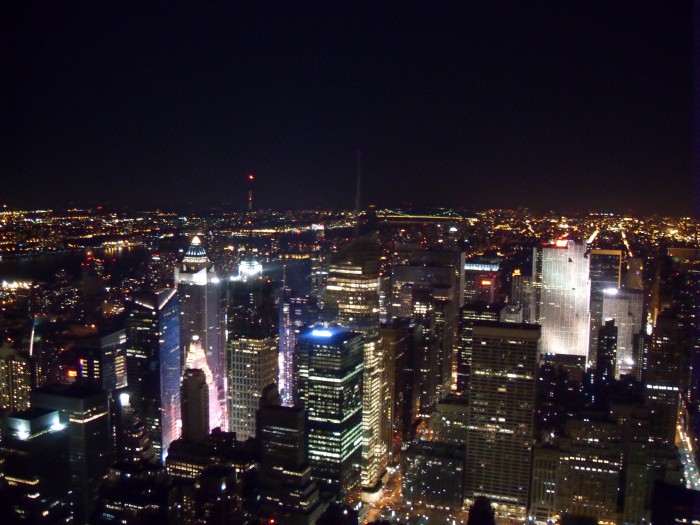A New York by night view from the Empire State Building (mention Times Square thanks to the bright enlightment).